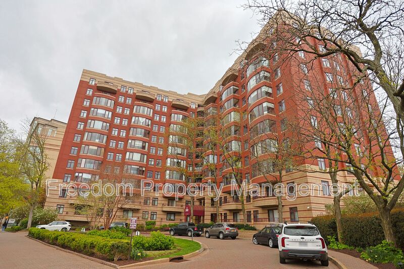 Arlington Condo: 2400 Clarendon Blvd Ste 205