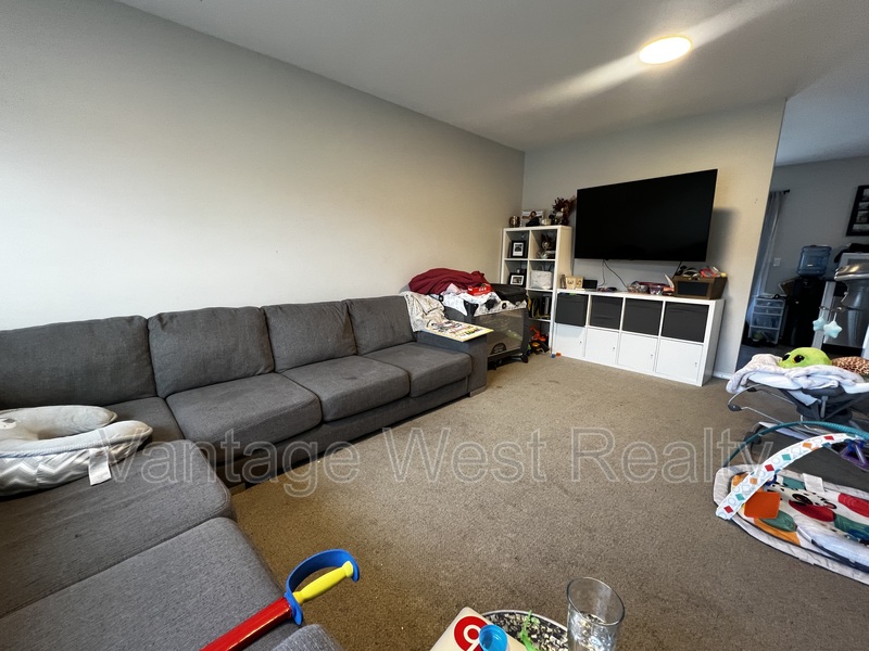 West Kelowna Townhome: 2505 Delray Road