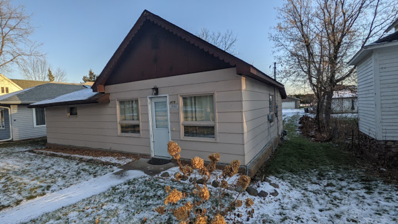 Hayward House: 15921 W 3rd St