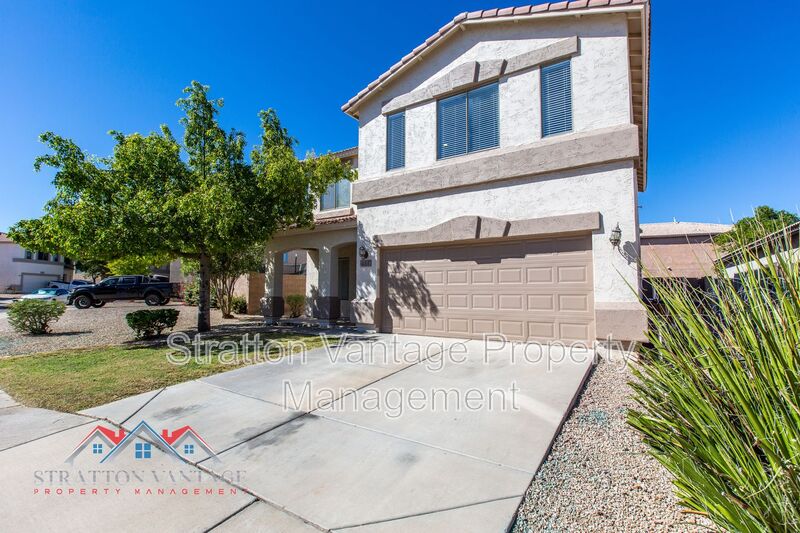 San Tan Valley House: 484 E Cheyenne Rd