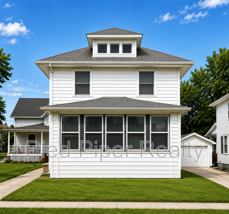 Freeport House: 1254 S Chicago Ave