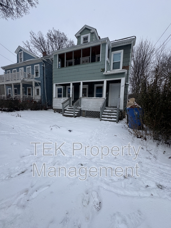 Rochester House: 100-102 Weyl Street