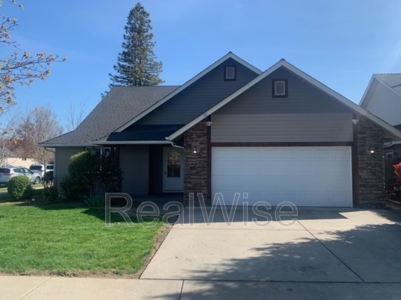 Grants Pass House: 1188 SW Derek Ln