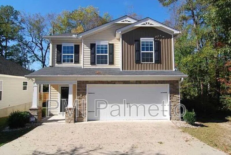 Columbia House: 414 Hawkeye Ct