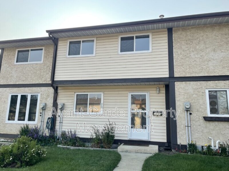 Edmonton Townhome: 18144 93 Avenue NW