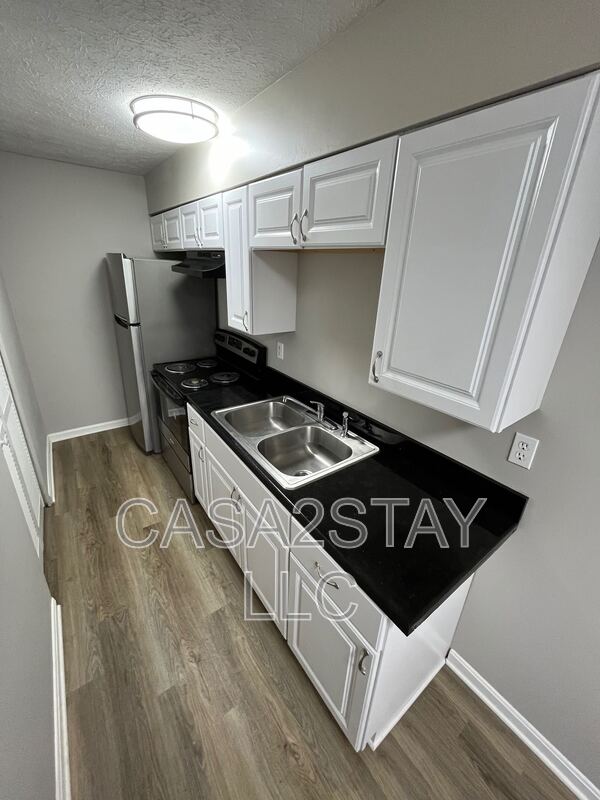 Radcliff Condo: 670 Knox Blvd
