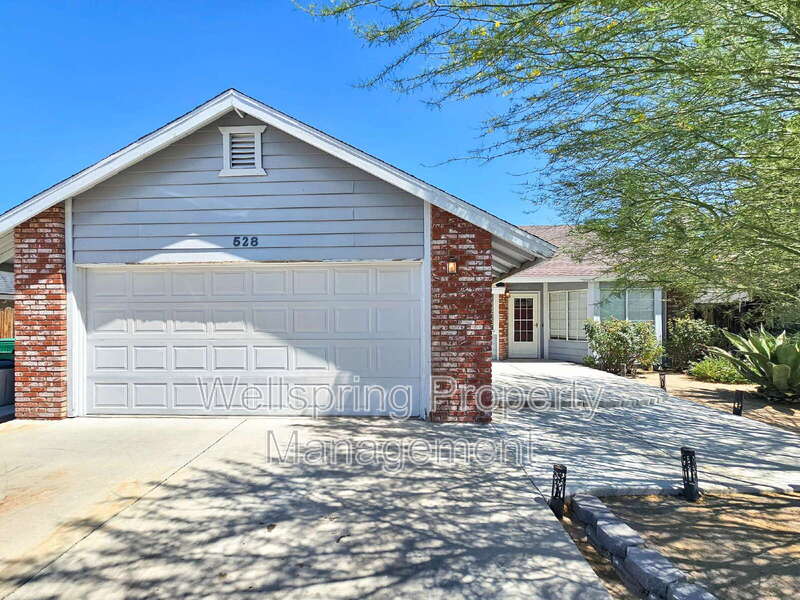 Ridgecrest House: 528 Heatherglen Dr