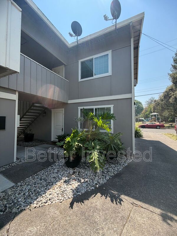 Santa Rosa Condo: 92 Hendley St
