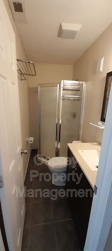 RECENTLY UPDATED 3 BEDROOM 3 BATH GREAT FOR FAMILY AVAILABLE IMMEDIATELY - Photo 20