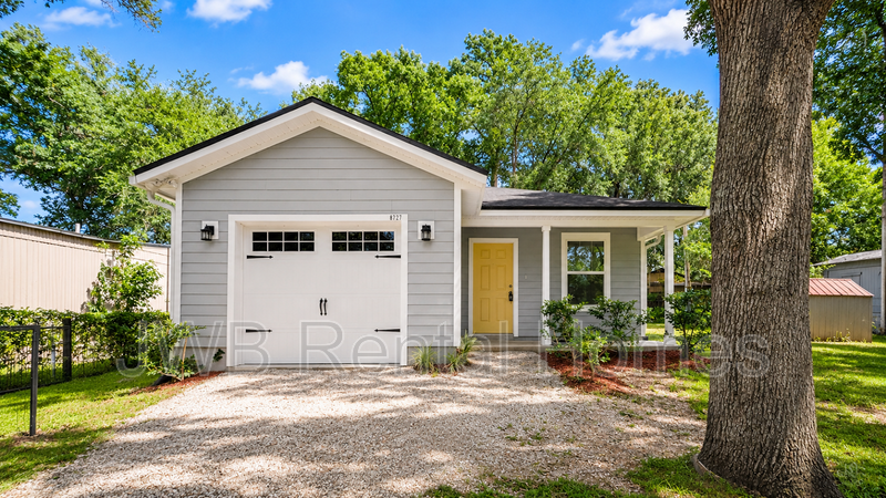 Jacksonville House: 8727 Osteen St