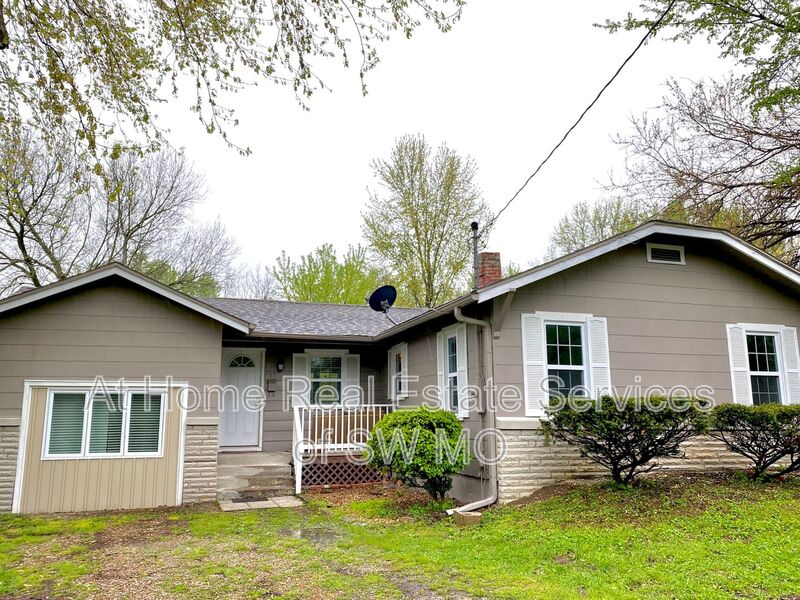 Springfield House: 2630 E Cherry