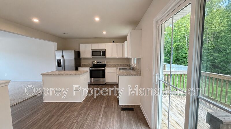 Charming 3-Bedroom Suffolk Home with Garage & Deck - Photo 4