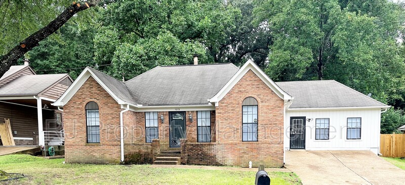 Memphis House: 1079 Harpeth Dr