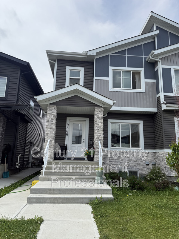 Edmonton Condo: 9366 Pear Link SW