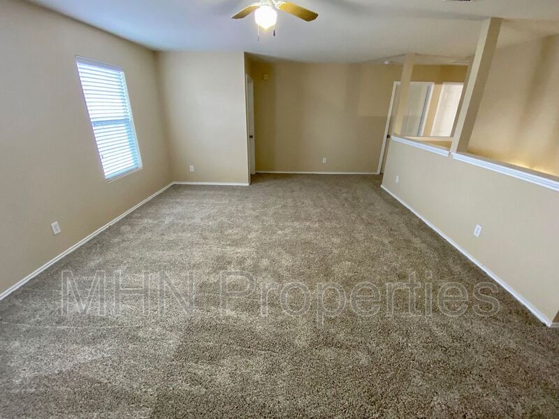 Perfectly located, 4 bed//2.5 bath, off IH-10 and just minutes from USAA, UTSA, and the Medical Center! - Photo 6