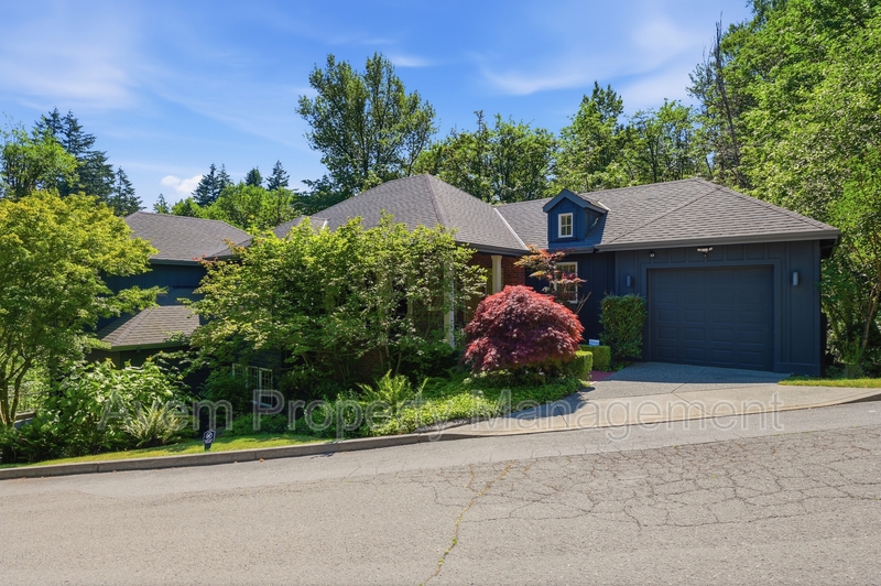 Portland House: 227 NW Seblar Drive