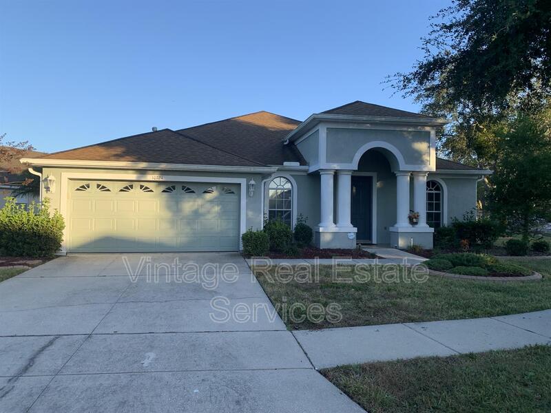 Riverview House: 10724 Banfield Dr