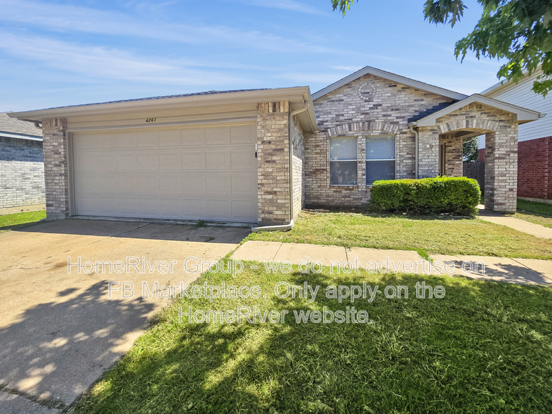 Fort Worth House: 4261 Meadowknoll Dr