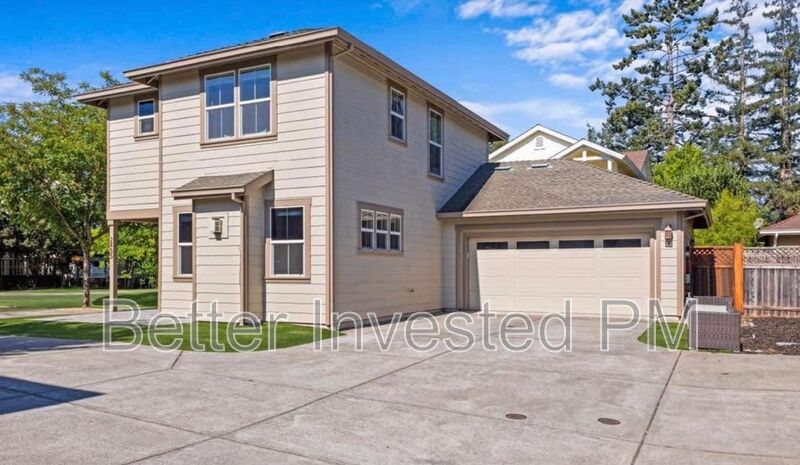 Santa Rosa House: 2455 Prairie Ln