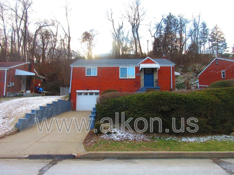 Pittsburgh House: 1097 Roseanne Ave