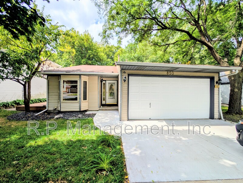 New Brighton House: 850 9th Ave NW