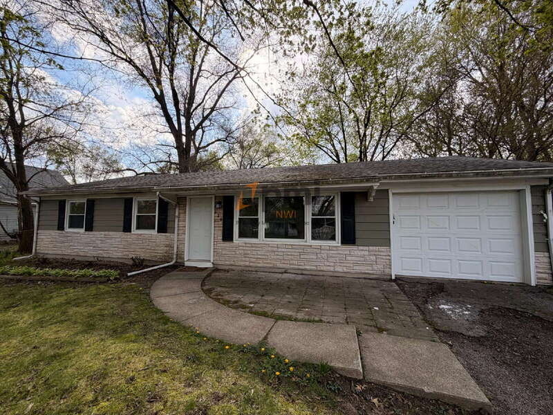 Valparaiso House: 774 Fox River Rd