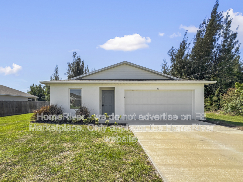 Cape Coral House: 212 NW 1st St