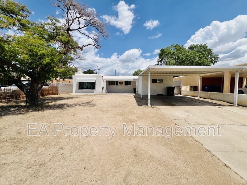 Albuquerque House: 716 Dallas St NE
