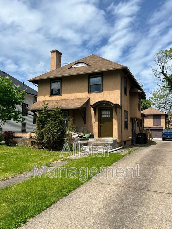 Elyria Condo: 411 9th Street