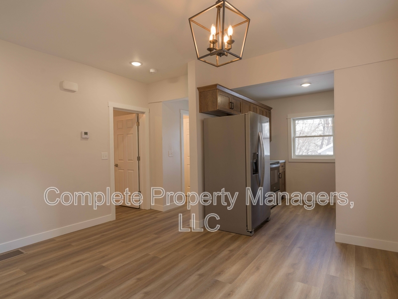 Albert Lea Condo: 821 Jefferson Avenue - 3