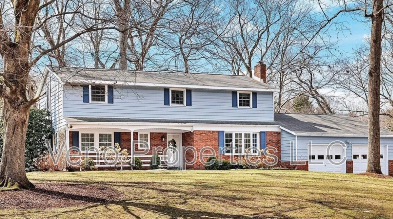 Ballston Lake House: 23 Glenwood Dr.