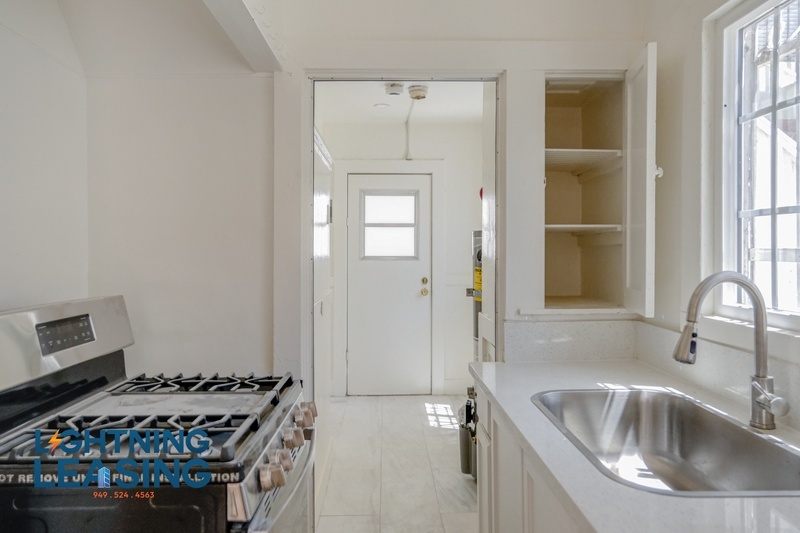 Los Angeles Condo: 1326 N Serrano Ave
