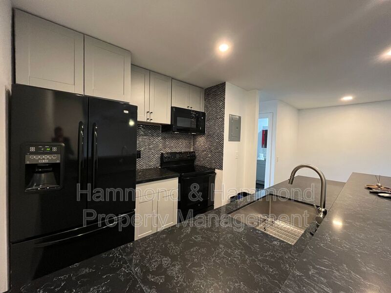 Canoga Park Condo: 20930 Parthenia St