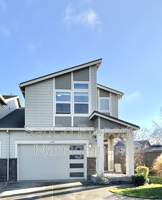 Hillsboro House: 6648 Southeast Genrosa Street