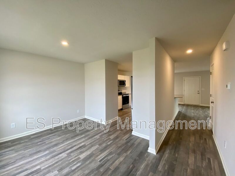 Fantastic 5 Bedroom 3 Bathroom in Muncie! - Photo 5