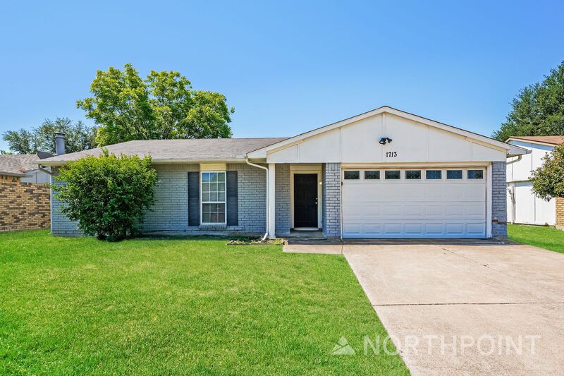 Grand Prairie House: 1713 Clark Trl