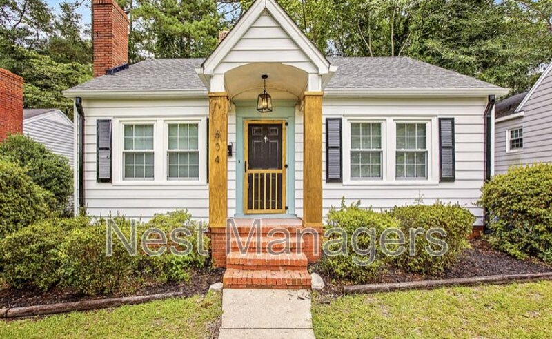 Fayetteville House: 604 Pilot Ave