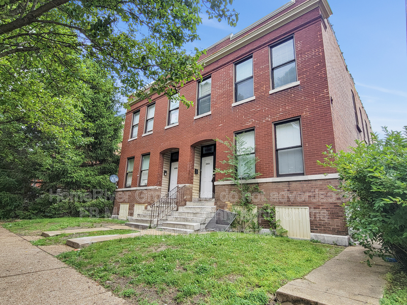 Saint Louis House: 3852 Louisiana Ave 2nd Fl