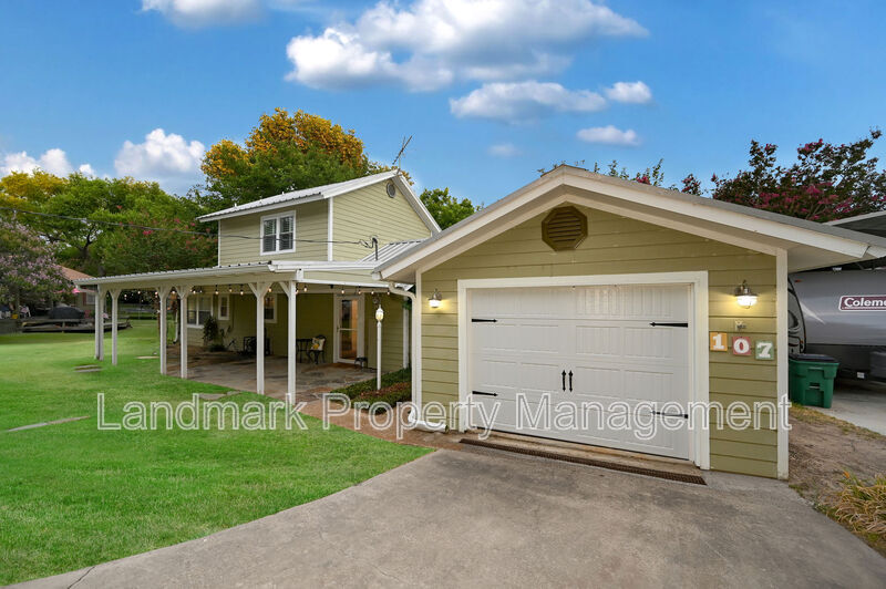 Mabank House: 107 Lancelot Drive