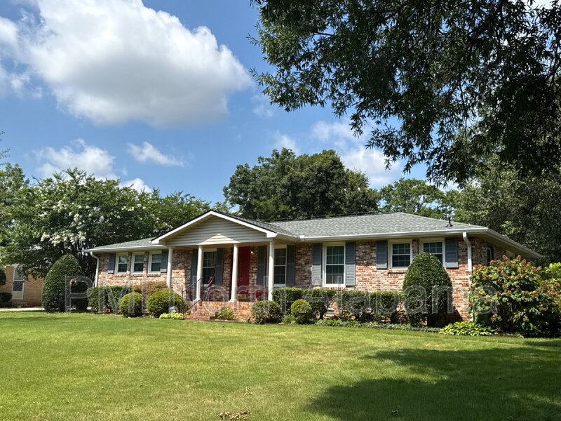 Huntsville House: 413 Harolds Dr NW