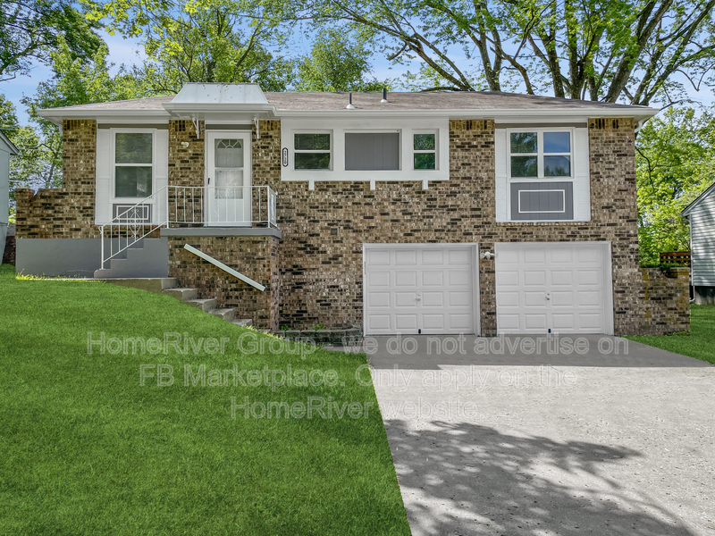 Blue Springs House: 2720 NW Castle Dr