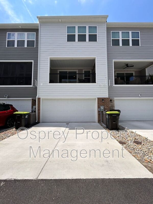 Spacious 4-Bedroom Townhome with Garage & Prime Suffolk Location!