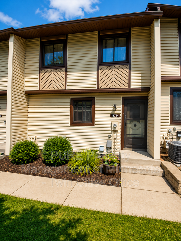 Burnsville Townhome: 13714 Heather Hills Dr