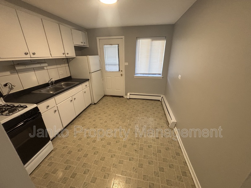 Broadview Condo: 2104 S 17th Avenue