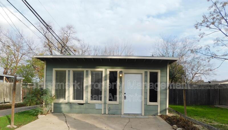 San Antonio House: 801B Rittiman