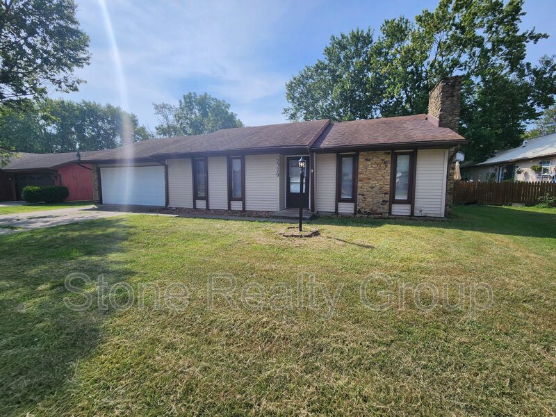 Terre Haute House: 2329 E Glenview Drive