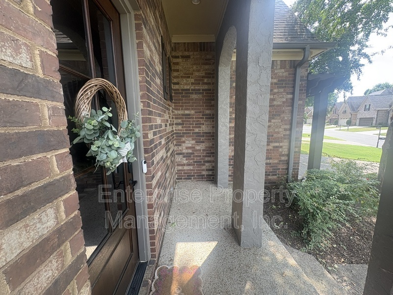Photo 4 of 886 Winter Leaf Dr