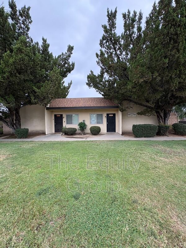 Visalia House: 1400 West Elowin Ave
