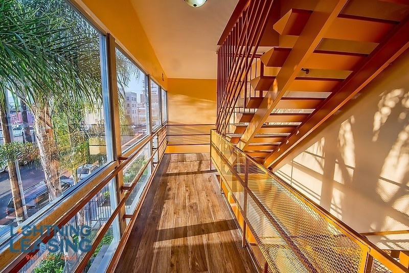 Los Angeles Condo: 946 S Carondelet St
