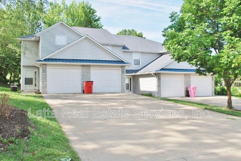 Blue Springs Townhome: 3214 SW Iron Creek Dr